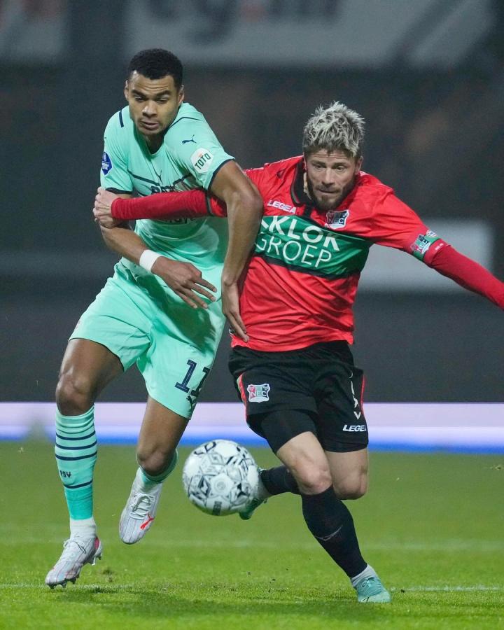 为他们在两 为他们在两